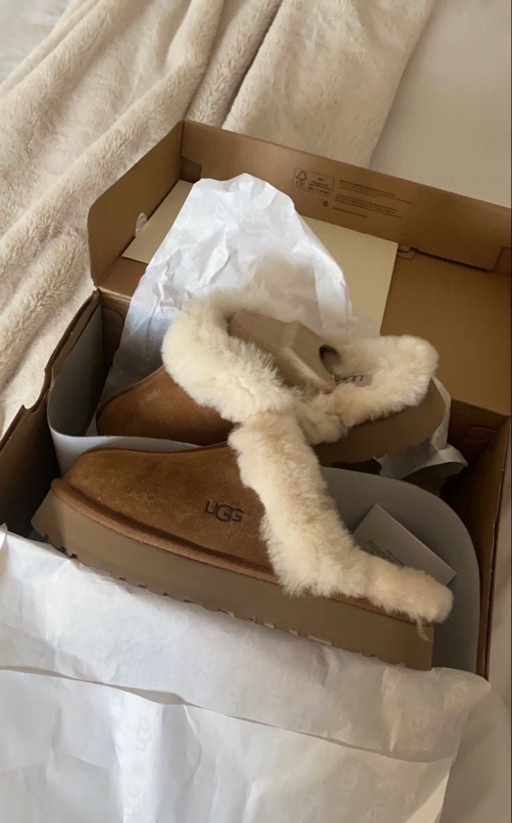 Ugg Disquette suede Slippers - Sneakers Club EU | Authentic Sneakers Online Nike, Adidas, Jordan & More