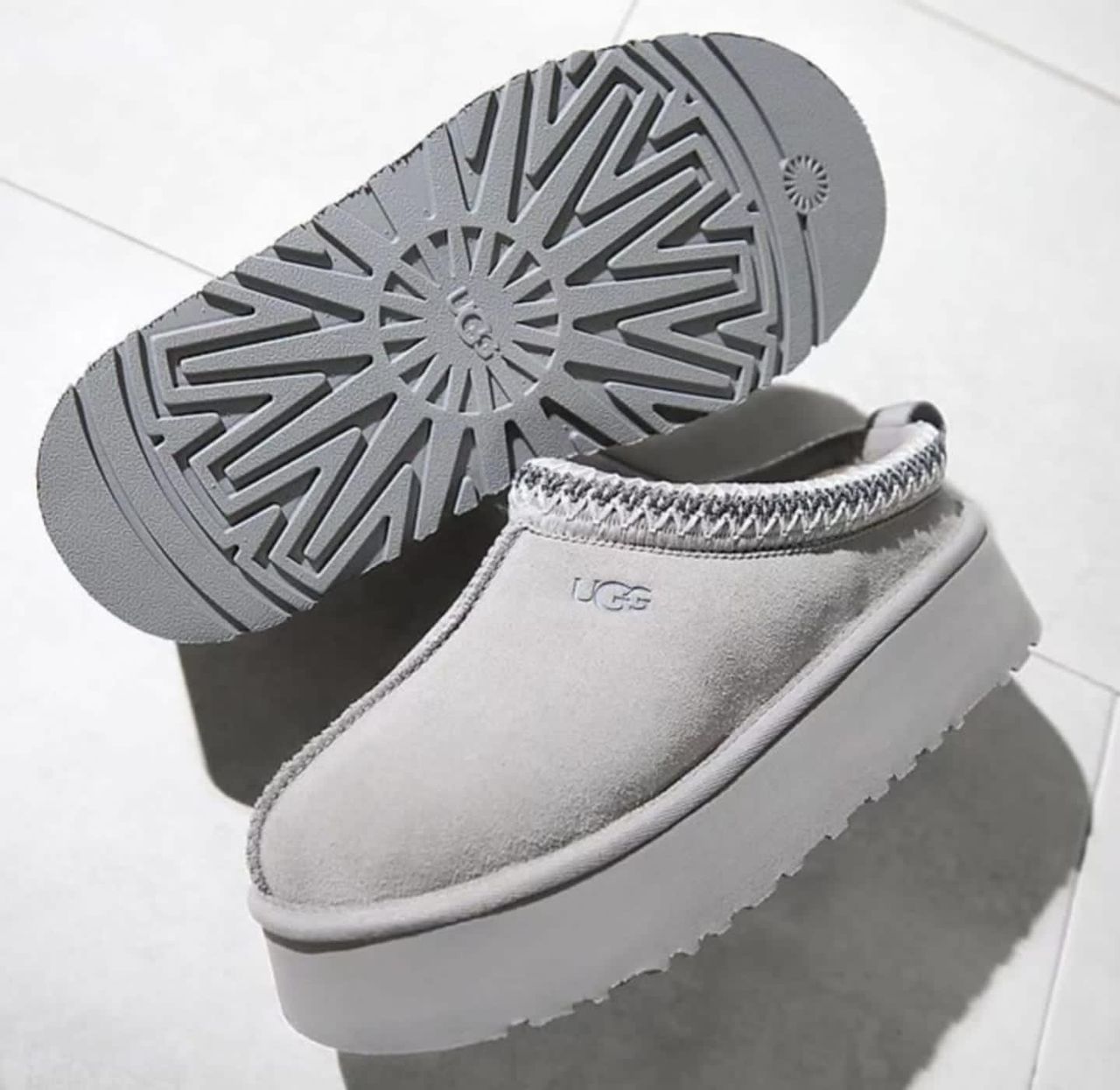 Ugg Tazz Platform Slippers light Grey - Sneakers Club EU | Authentic Sneakers Online Nike, Adidas, Jordan & More